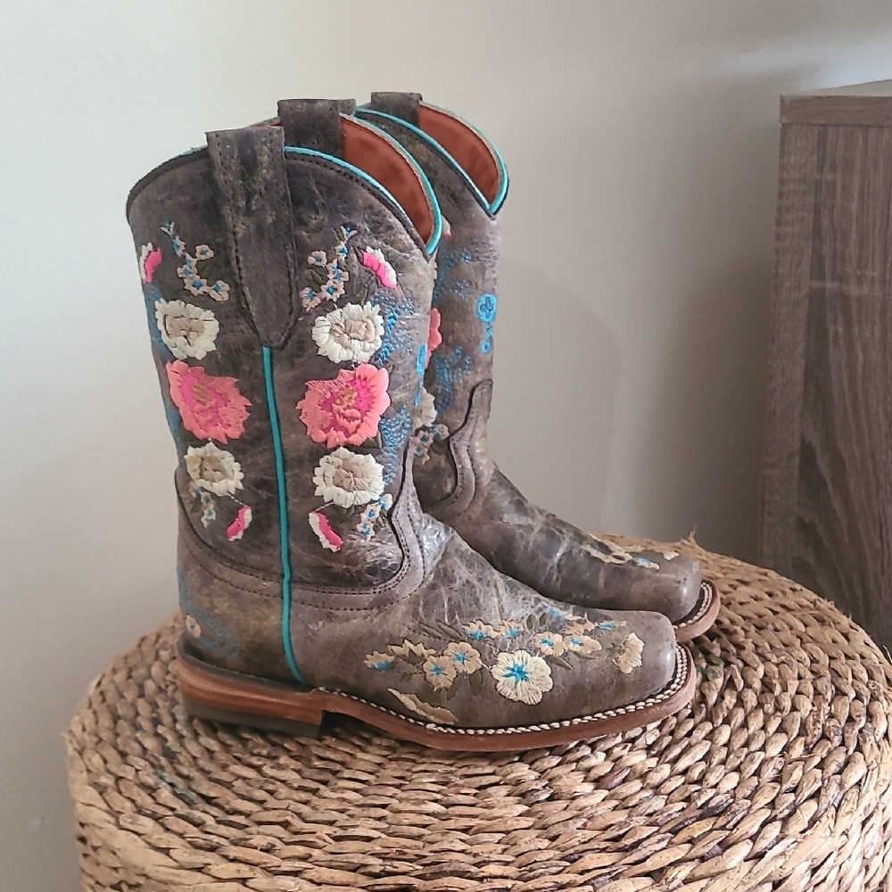Floral Embroidered Western Boots